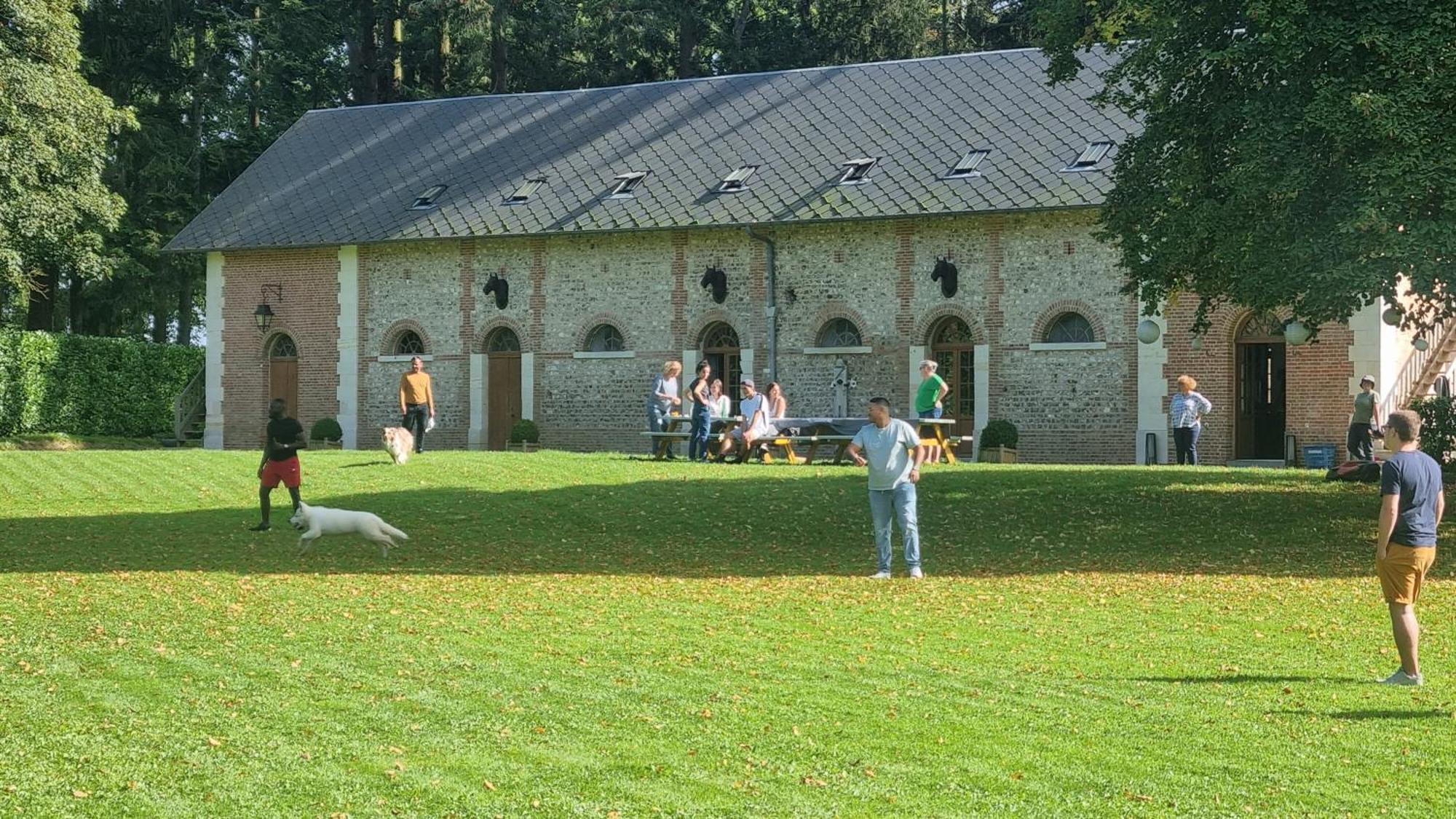 Brestot Les Ecuries Du Chateau De Brumare Bed & Breakfast エクステリア 写真