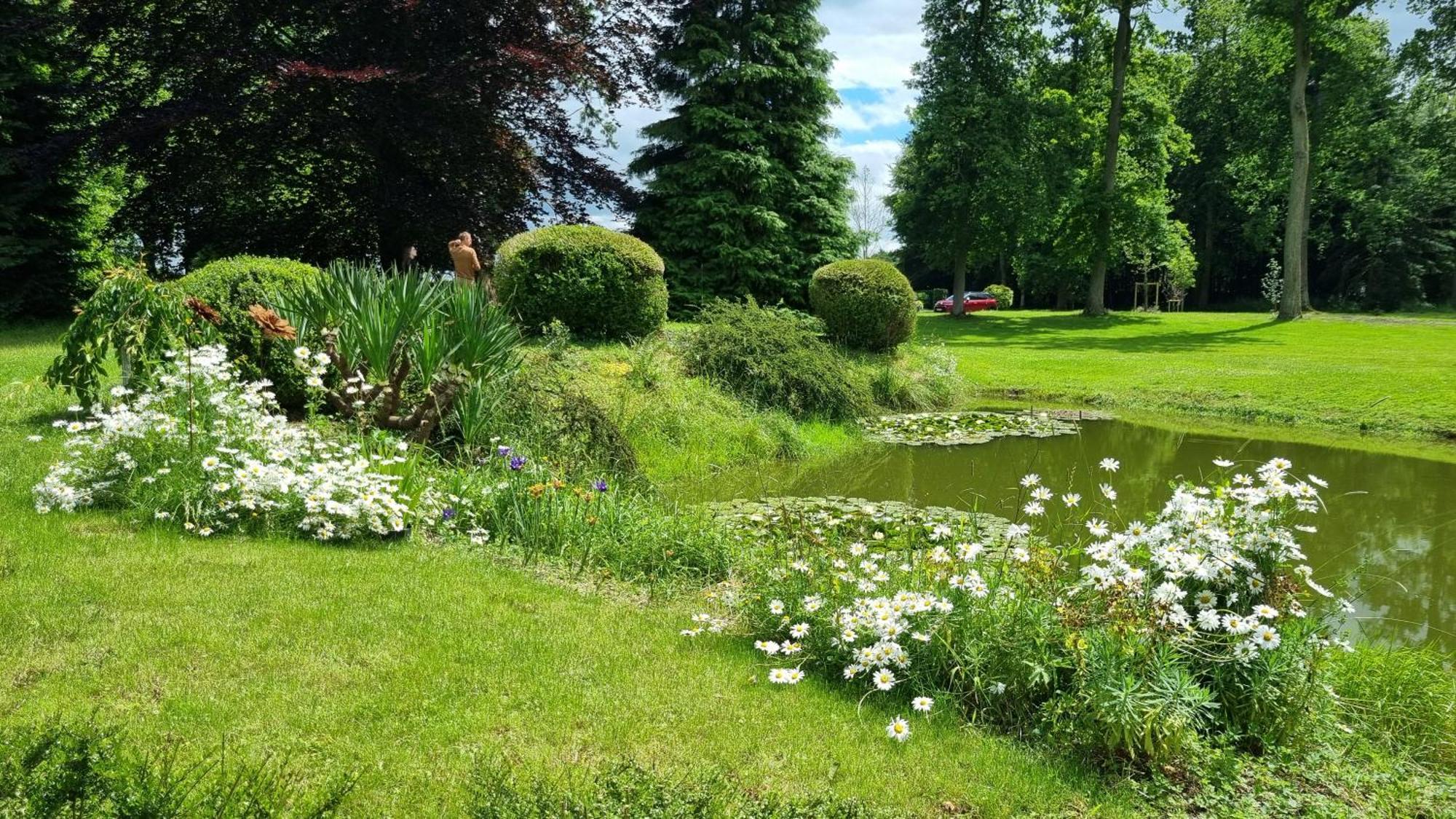 Brestot Les Ecuries Du Chateau De Brumare Bed & Breakfast エクステリア 写真